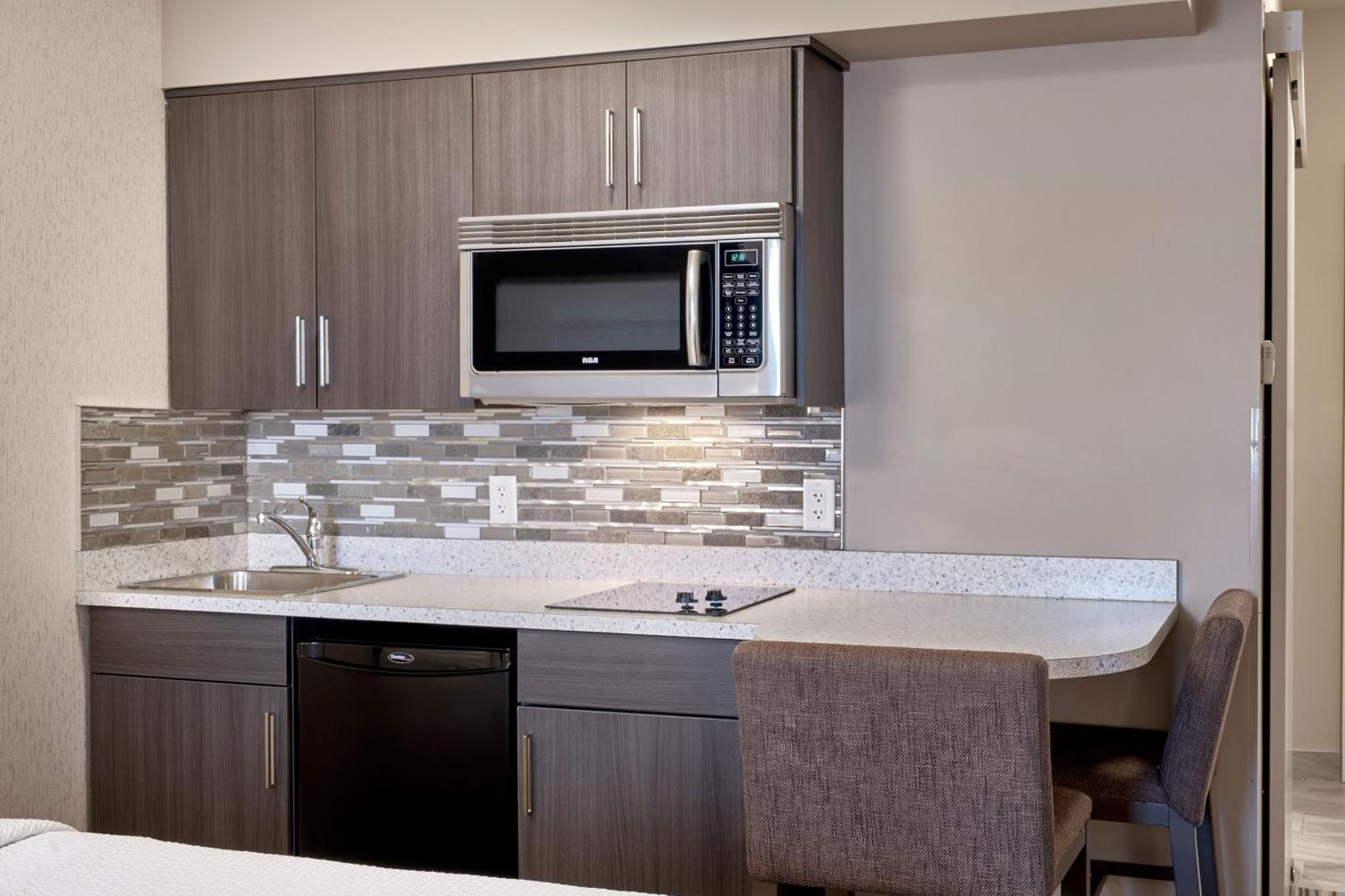 Fairfield Inn & Suites By Marriott Airdrie Bagian luar foto