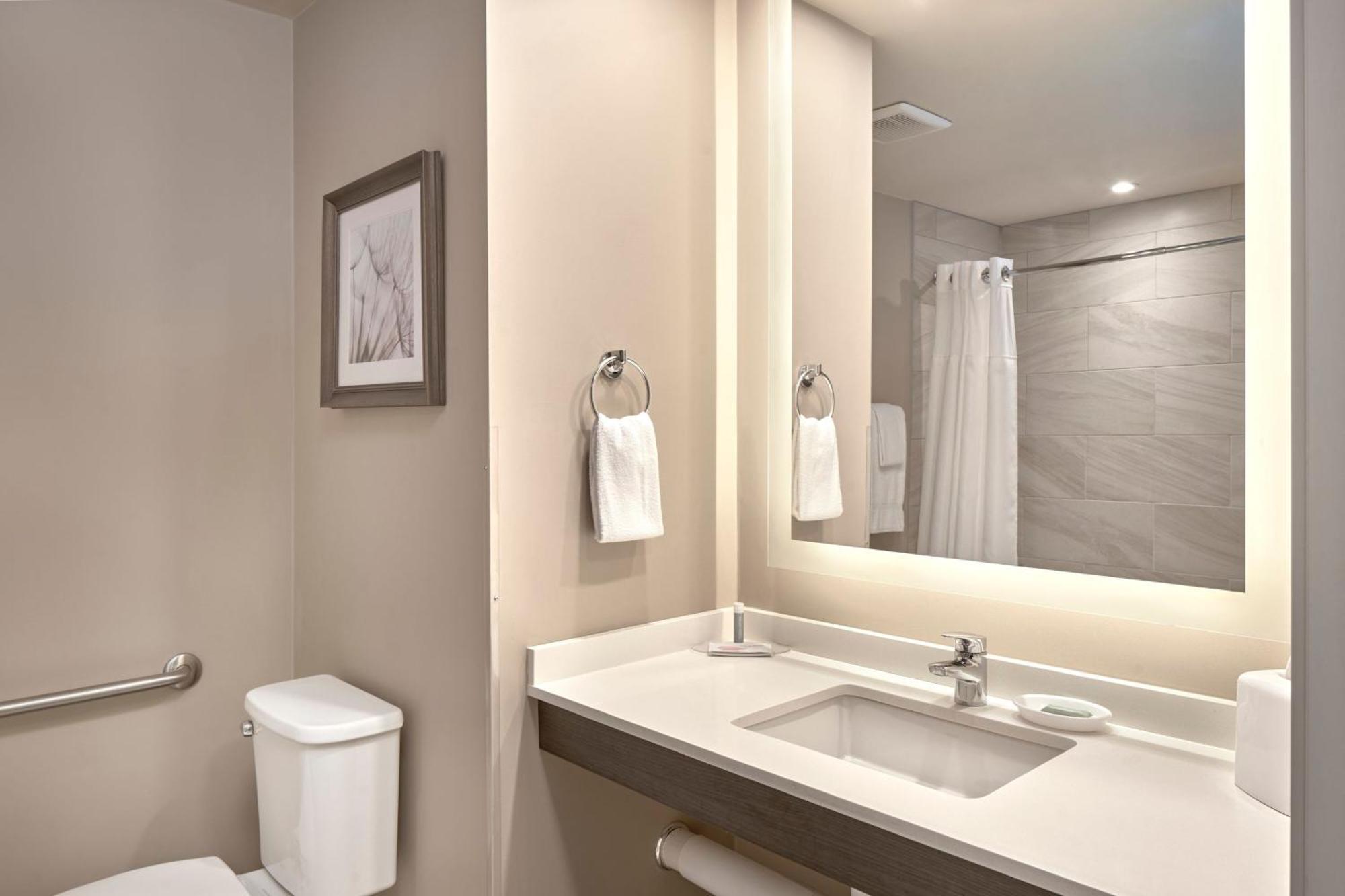 Fairfield Inn & Suites By Marriott Airdrie Bagian luar foto