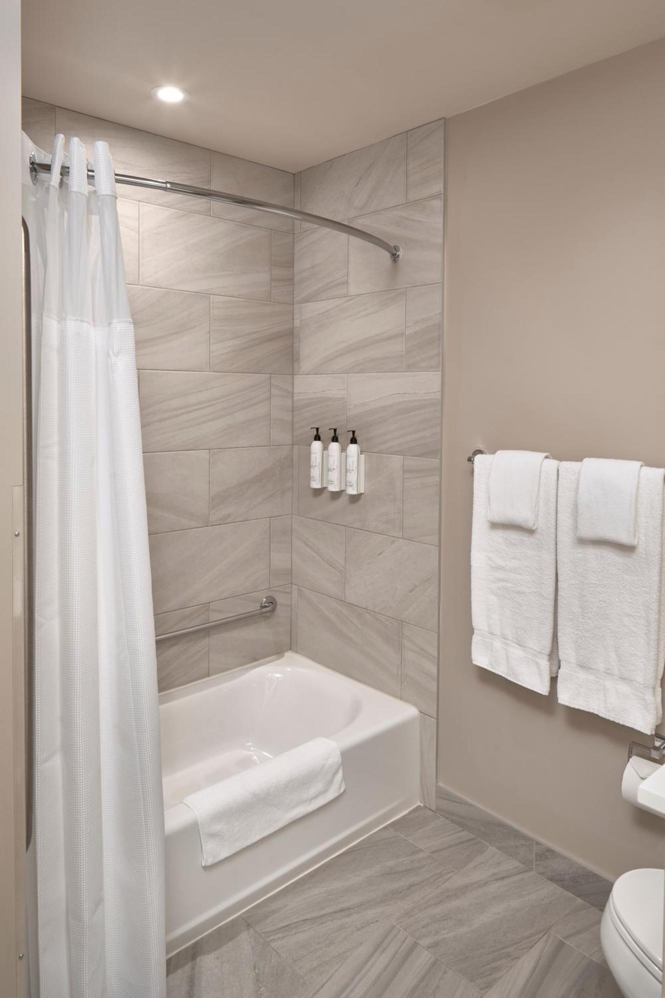 Fairfield Inn & Suites By Marriott Airdrie Bagian luar foto