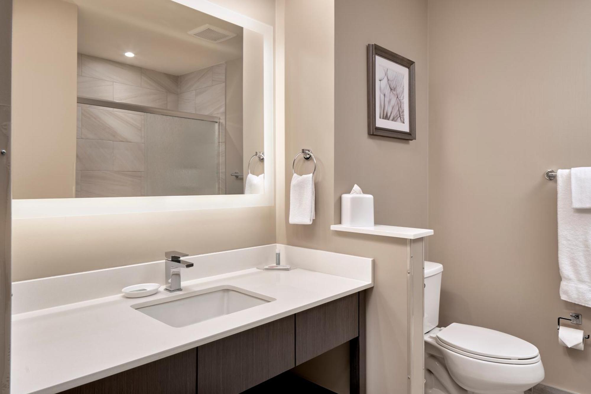 Fairfield Inn & Suites By Marriott Airdrie Bagian luar foto